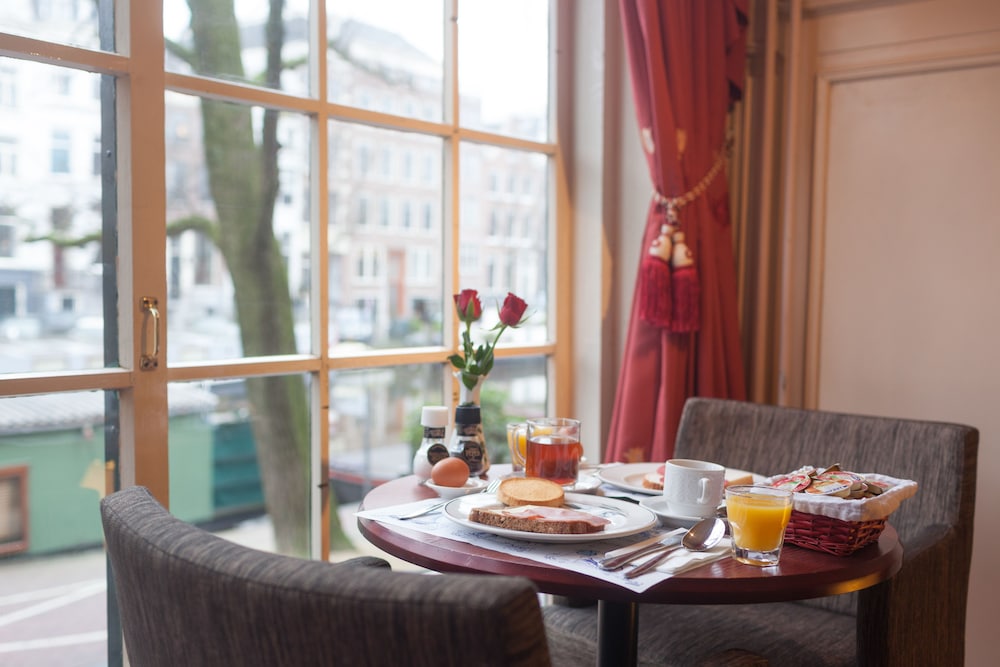 Townhouse Hotel