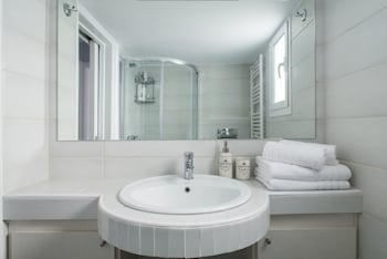 Nephiria, Live Like A Local Next To Acropolis