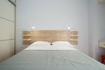 Nephiria, Live Like A Local Next To Acropolis