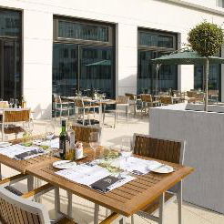 Sejur Courtyard Paris Saint Denis vacanta Paris