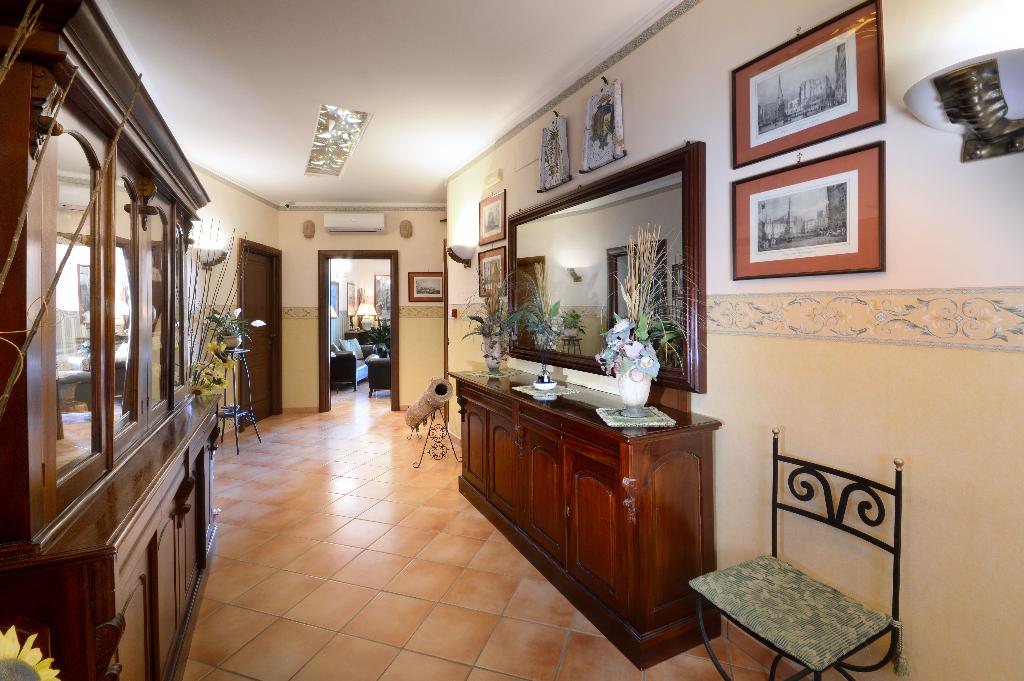 Hotel Pinto Storey