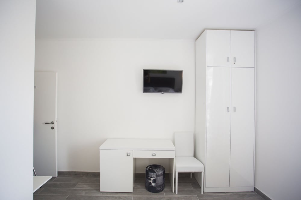 Hotel Nirvana Rooms And Apartments