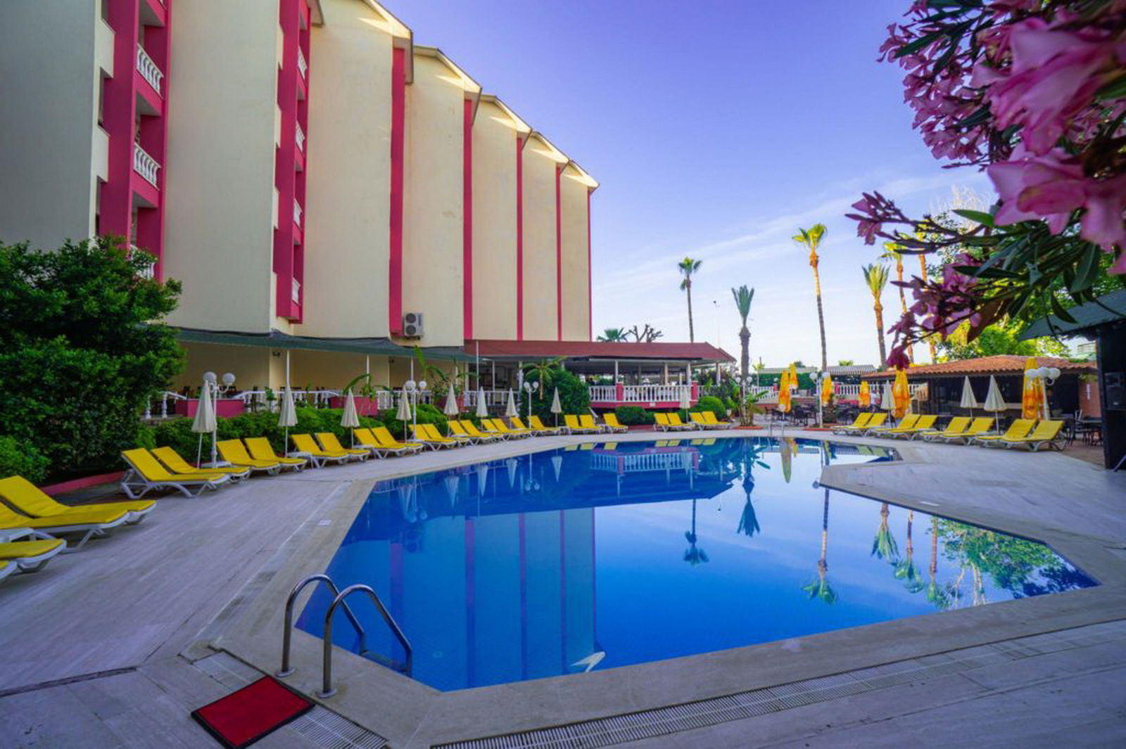 Bieno Club SVS Outdoor Pool