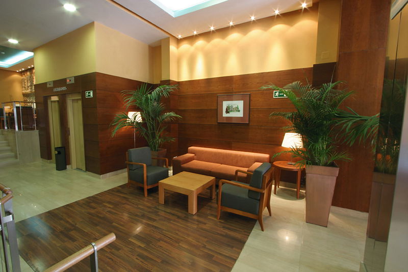 Victoria IV Lounge / Lobby