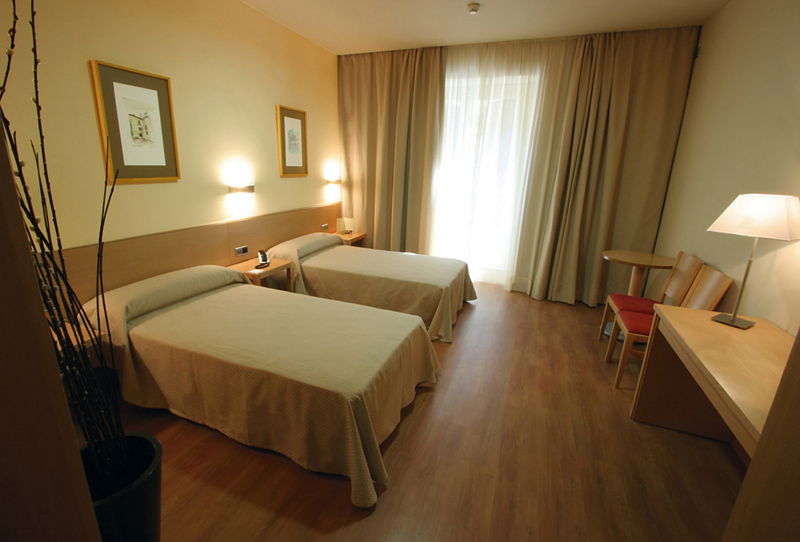 Victoria IV Room Example