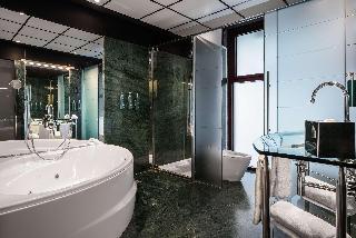 2620245-hilton-madrid-airport.jpg
