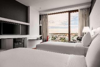 2620309-hilton-madrid-airport.jpg