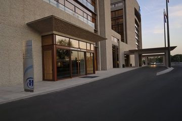 3917708-hilton-madrid-airport.jpg