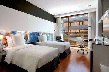 3917739-hilton-madrid-airport.jpg