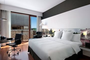 3917766-hilton-madrid-airport.jpg