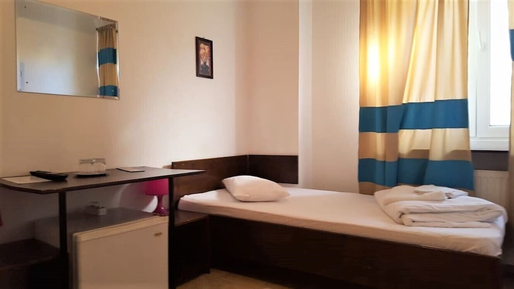 Hotel Taxi Hostel (18 Km From Bucharest)