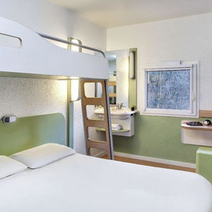 Sejur Ibis Budget Versailles Trappes vacanta Paris
