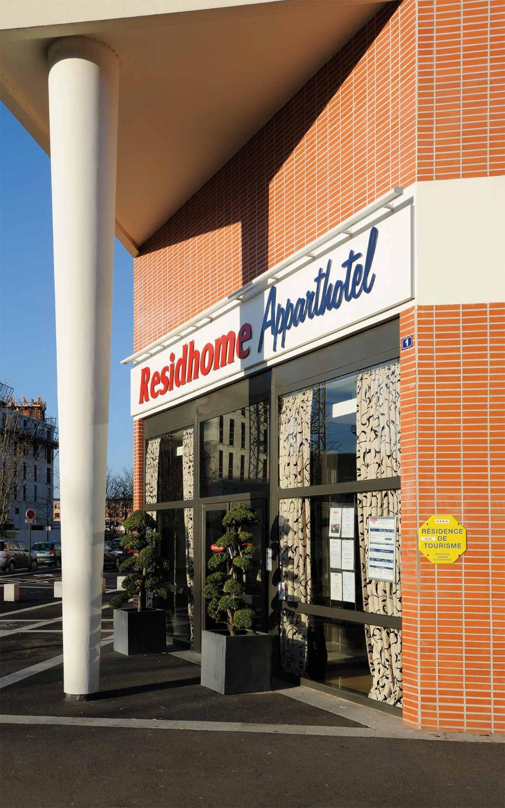 Hotel Residhome Paris-Evry