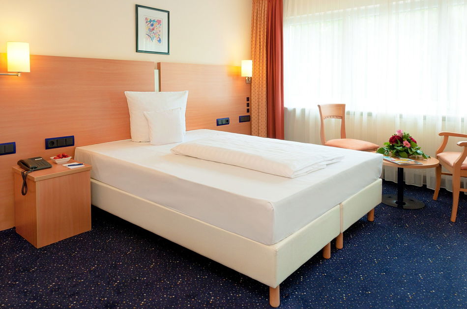 Favored Hotel Plaza Frankfurt Room Example
