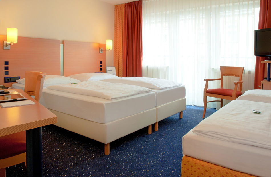 Favored Hotel Plaza Frankfurt Room Example