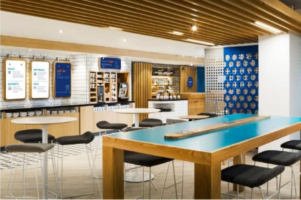 3002159-holiday-inn-express-nice-grand-arenas.jpg