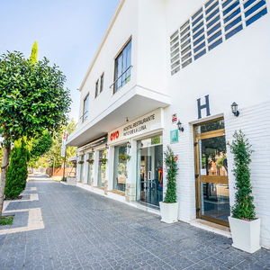 Sejur Hostal El Patio De La Luna By Vivere Stays vacanta Tarragona