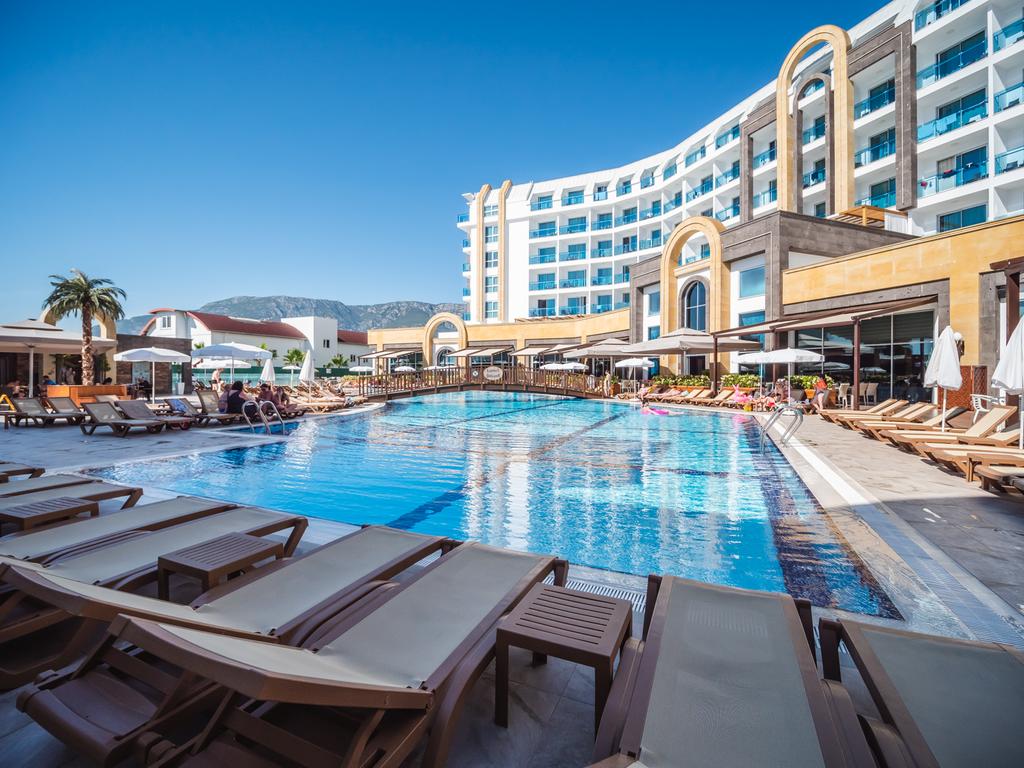 Hotel The Lumos Deluxe Resort Hotel & Spa