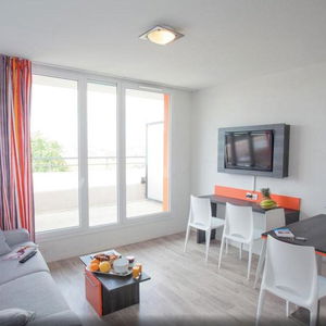 Sejur Adonis Paris Sud Apparthotel Le Fontainebleau vacanta Paris