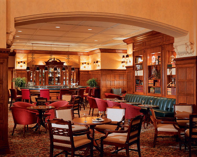 Fairmont Hotel Macdonald Bar