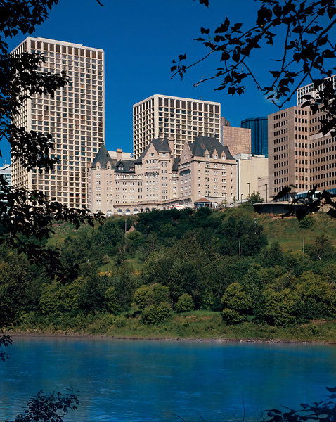 Fairmont Hotel Macdonald Exterior