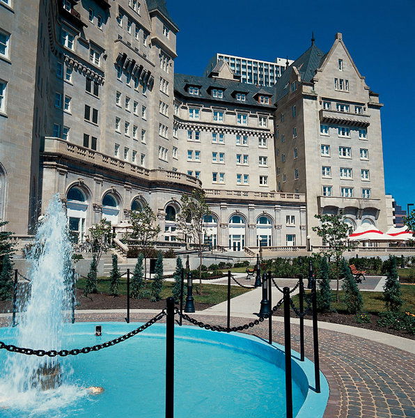 Fairmont Hotel Macdonald Exterior