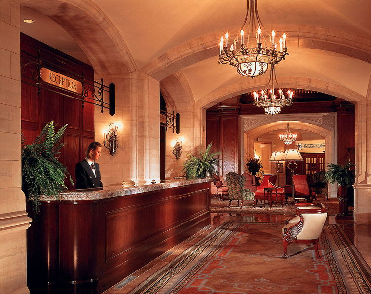Fairmont Hotel Macdonald Lounge / Lobby