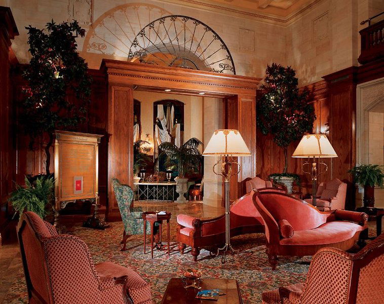 Fairmont Hotel Macdonald Lounge / Lobby