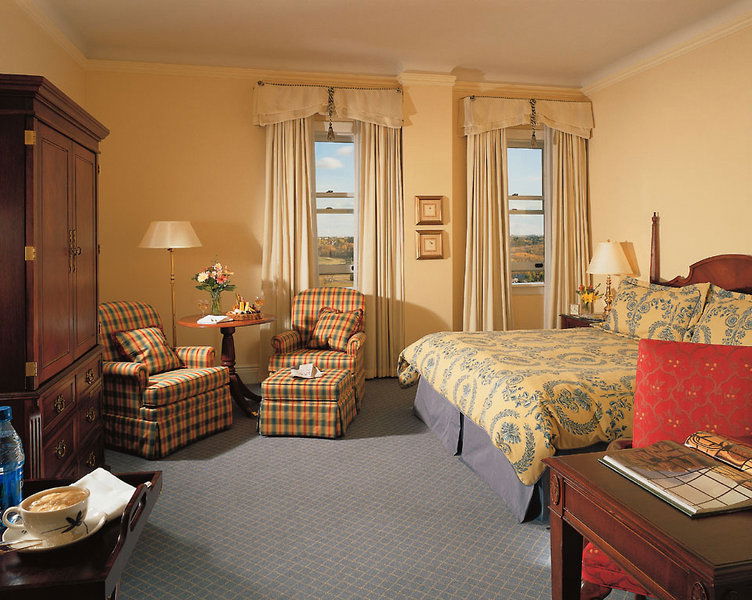 Fairmont Hotel Macdonald Room Example