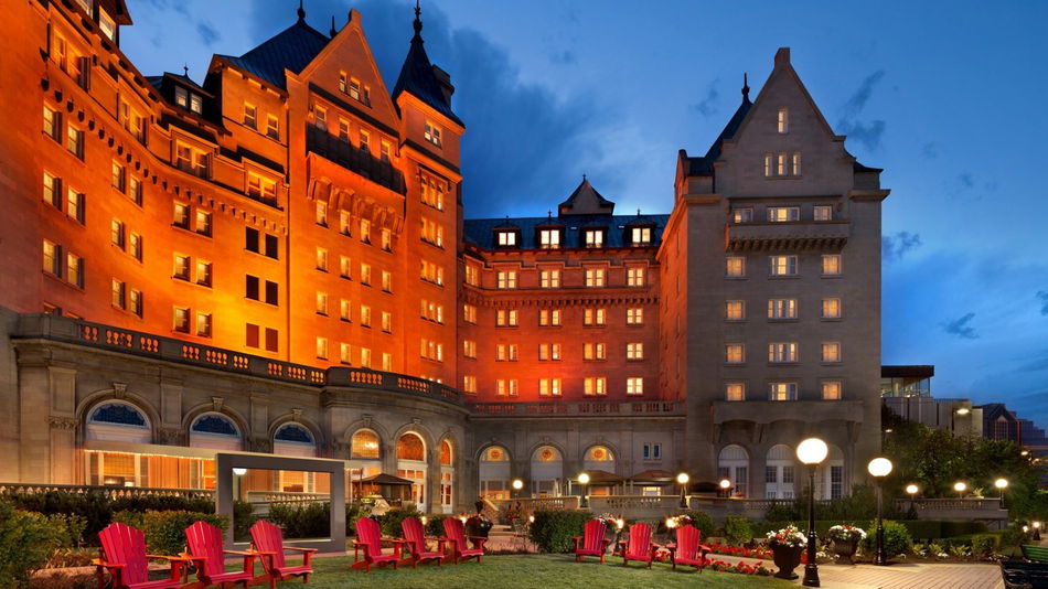 Fairmont Hotel Macdonald Exterior