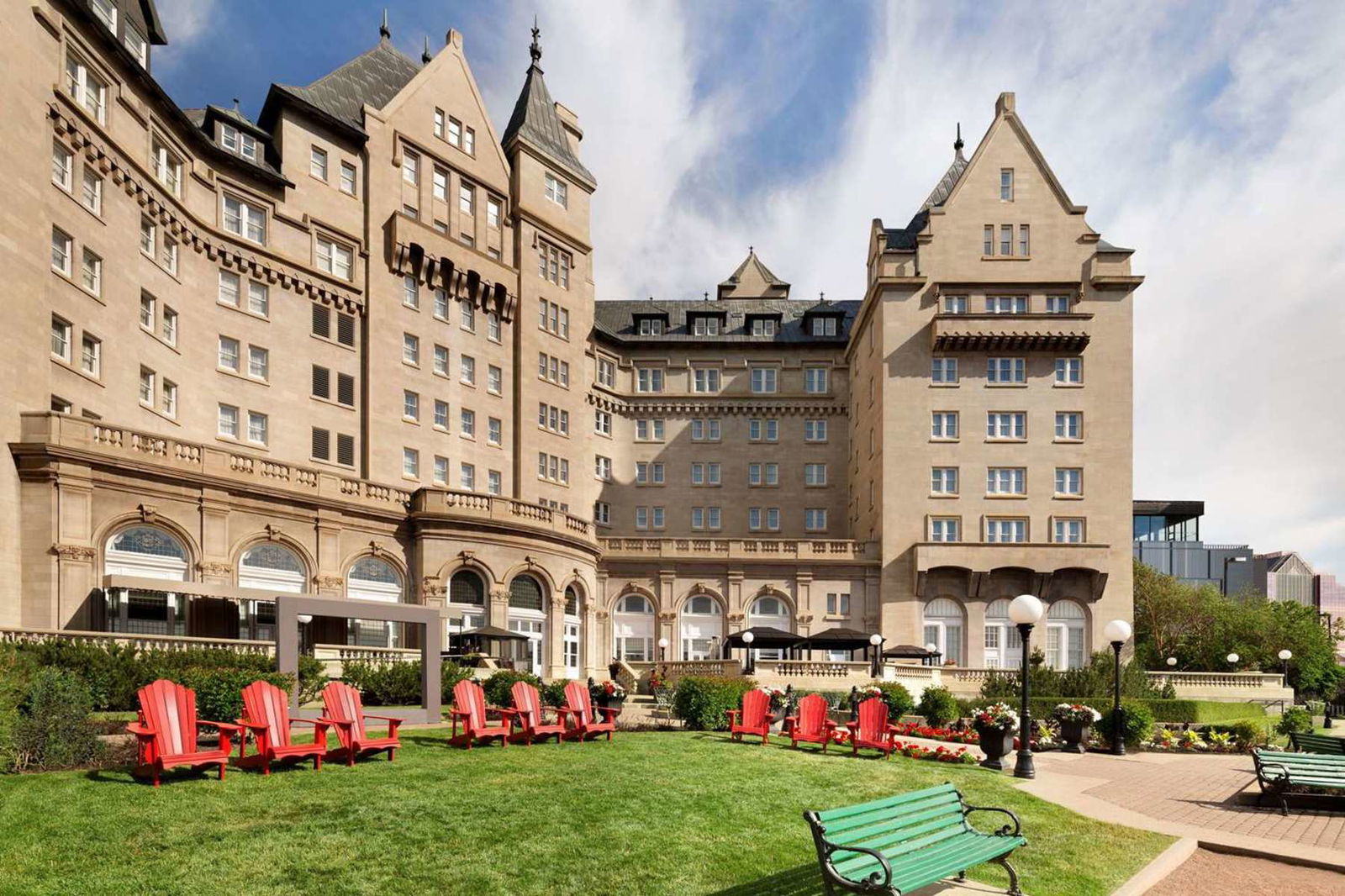 Fairmont Hotel Macdonald Exterior