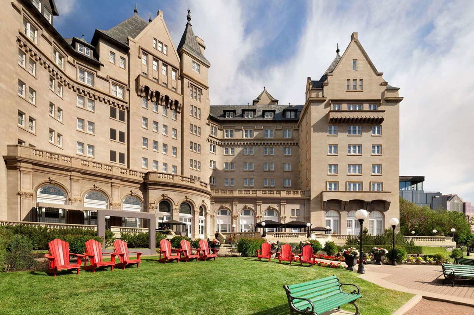 Fairmont Hotel Macdonald Exterior