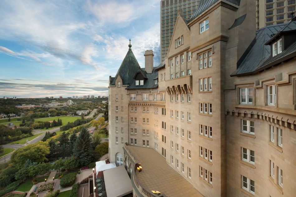 Fairmont Hotel Macdonald Exterior