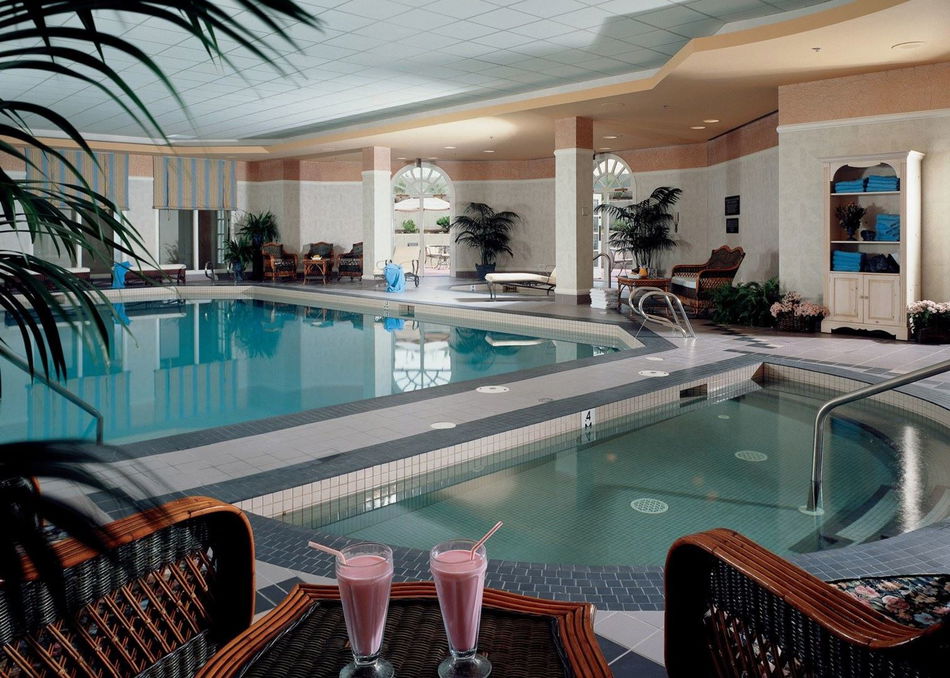 Fairmont Hotel Macdonald Outdoor Pool