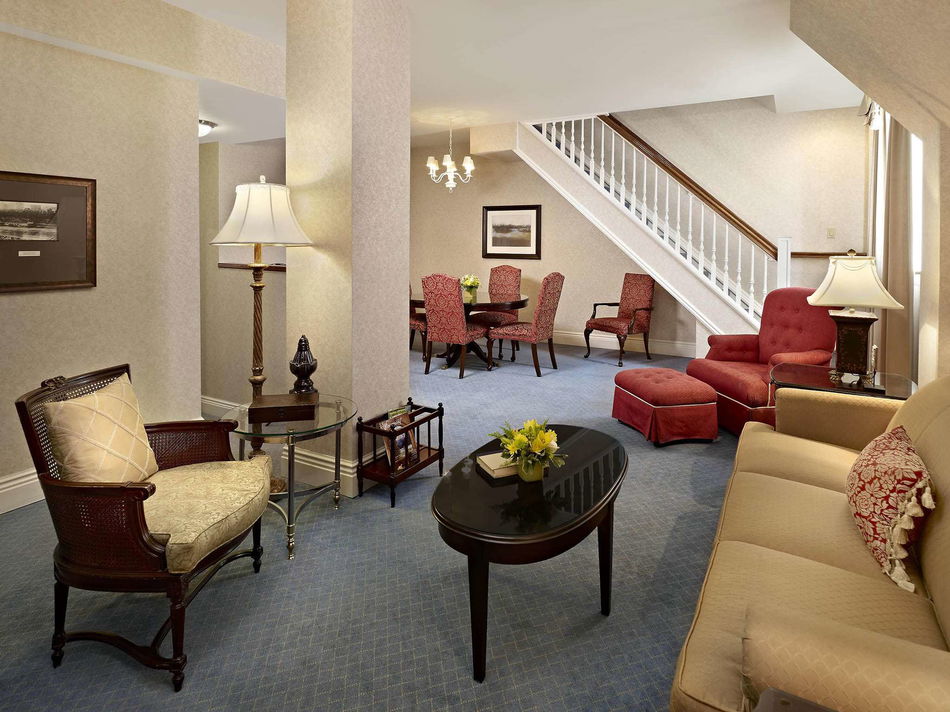 Fairmont Hotel Macdonald Lounge / Lobby