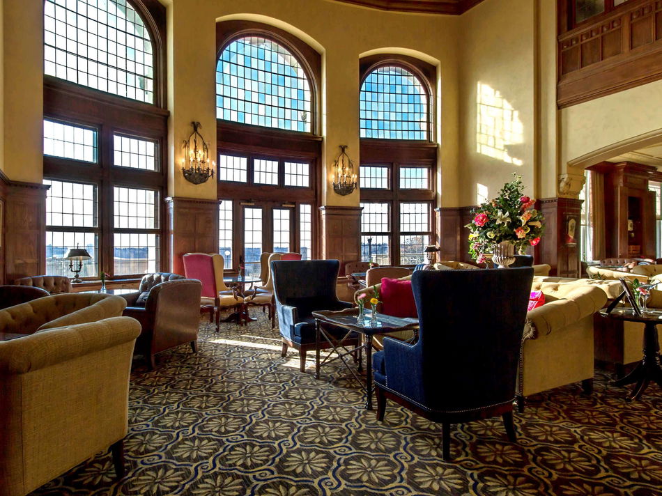 Fairmont Hotel Macdonald Lounge / Lobby