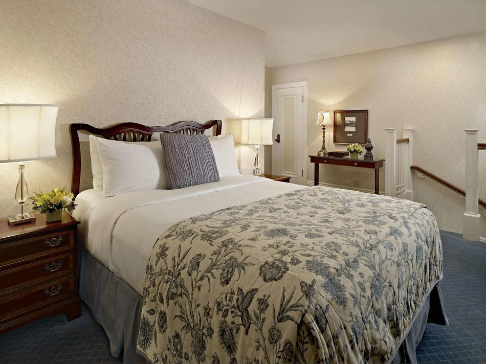 Fairmont Hotel Macdonald Room Example