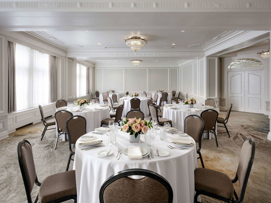 Fairmont Hotel Macdonald Restaurant