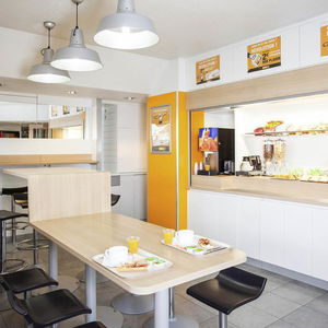 Sejur Hotelf1 Les Ulis Courtaboeuf (28 Km From Paris) vacanta Paris