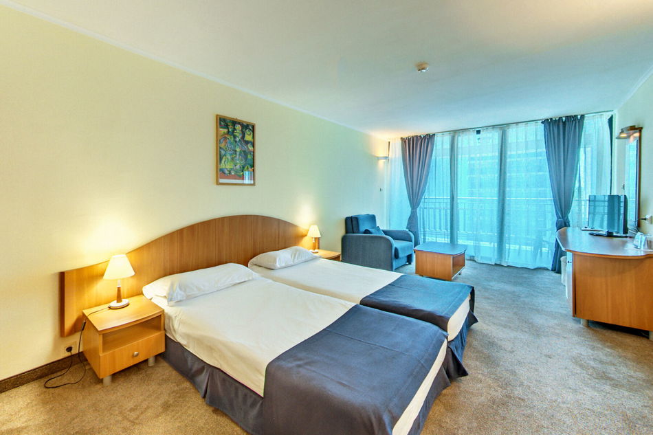 Hotel Bellevue Room Example
