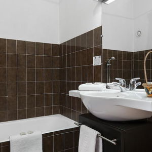 Sejur The Originals City, Hôtel Galaxie, Nice Aéroport vacanta Saint-Laurent-du-Var