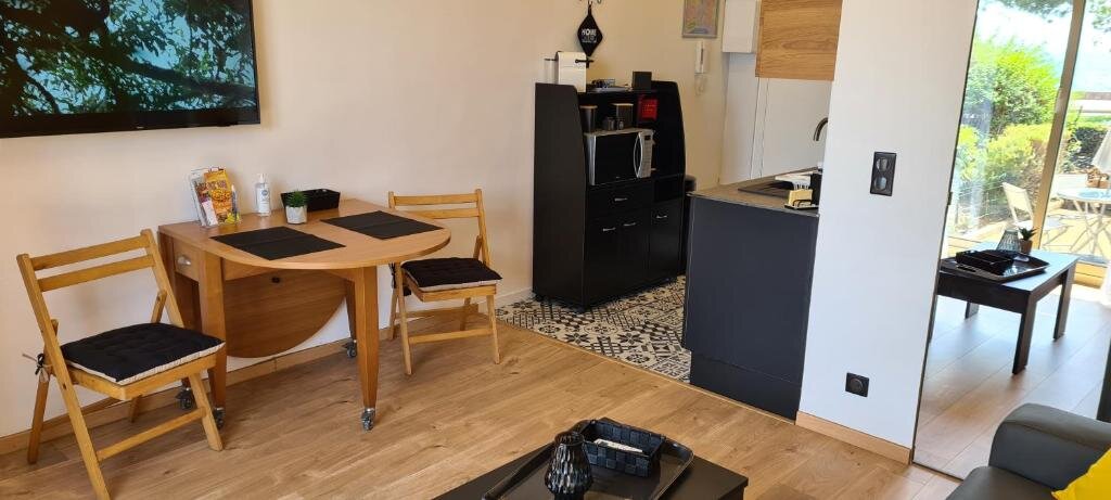 Hotel Studio De La Plage - Mer, Terrasse Et Garage