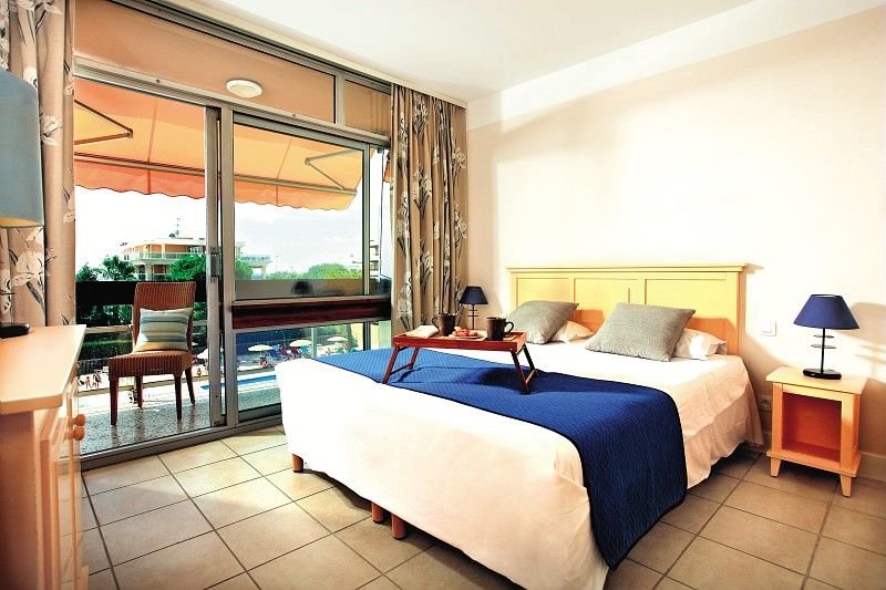 Hotel Apts Pierre Et Vacances Heliotel Marine St Laurent Du Var