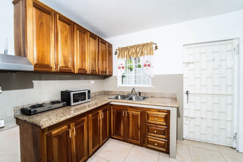 Hotel Skyline Suites, Breathtaking Mountains & City View 1 Bedroom Apts By Redawning