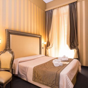 Hotel Nice Rome Holiday cazare Roma