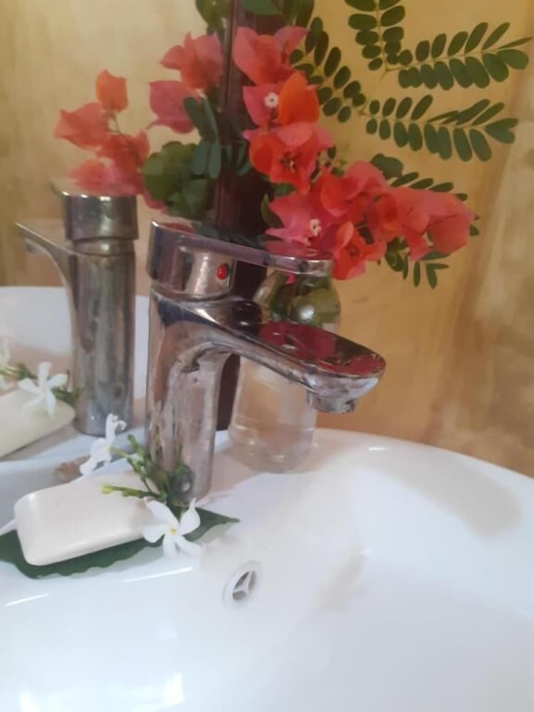 Hotel Maua Beach Lodge