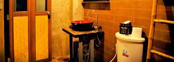 2410708-around-the-world-bed-and-breakfast.jpg