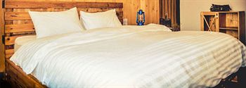 2410745-around-the-world-bed-and-breakfast.jpg