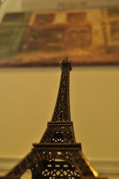 2410850-around-the-world-bed-and-breakfast.jpg
