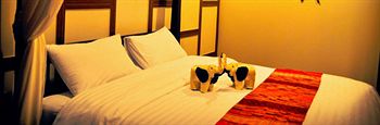 2410868-around-the-world-bed-and-breakfast.jpg